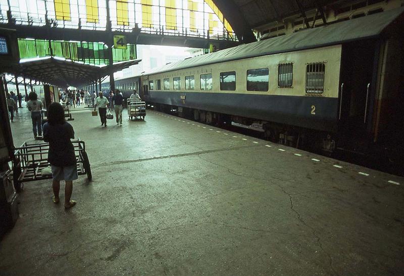 WT 0800 119-35 Thailand Bangkok Station.jpg
